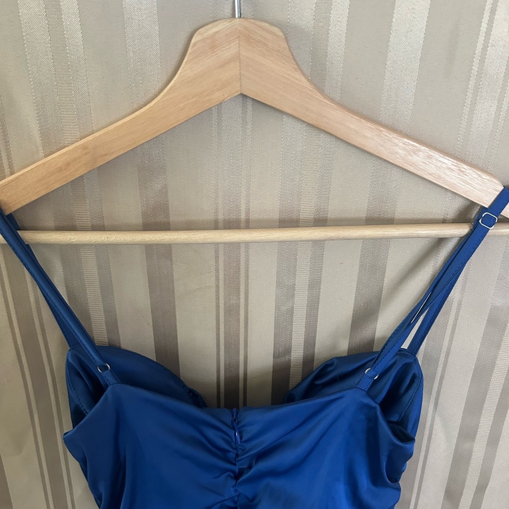 Chic Blue Dress with Ruched Design - Picture 5 of 6